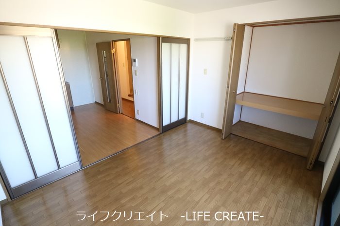 メゾンアルカディア ベッドルーム
