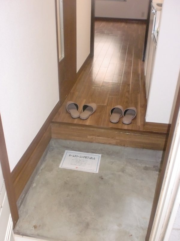プラヴァ　ハウス 玄関