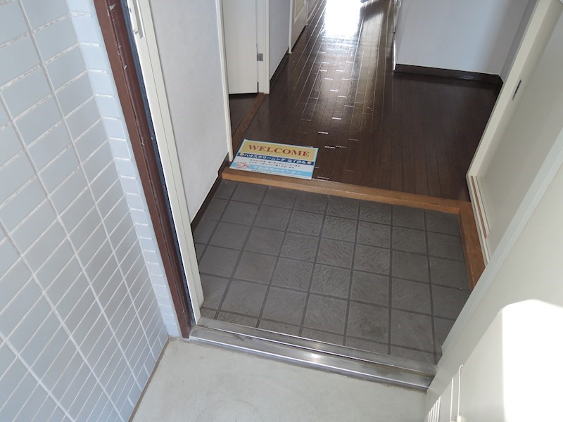 サンライズ多摩 玄関