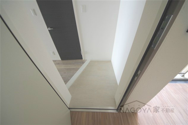 クリスタル丸の内 玄関