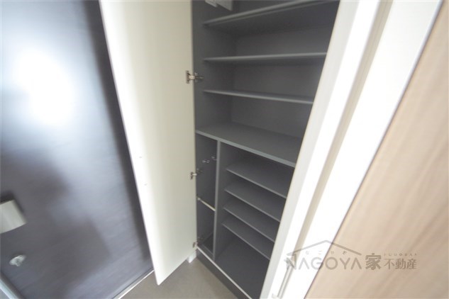 プレサンス錦ラウム 玄関