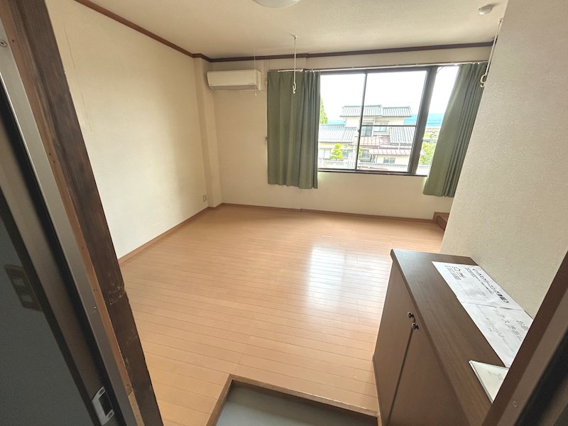 新村ビル 玄関