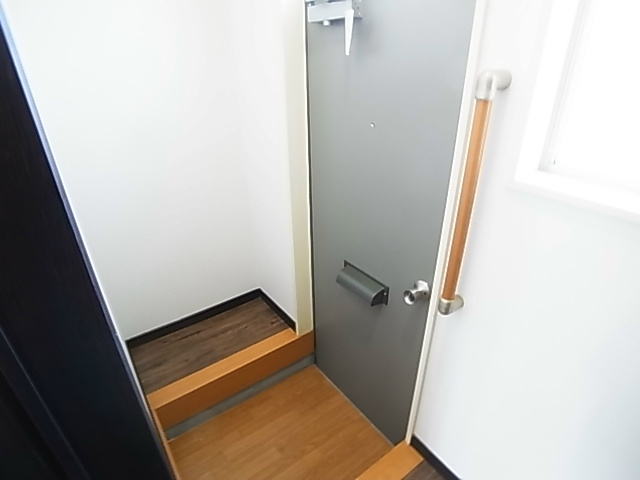 メゾン・ドゥ・レイリーＣ棟 玄関