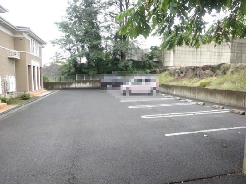 アロッジオ・アルバ 駐車場