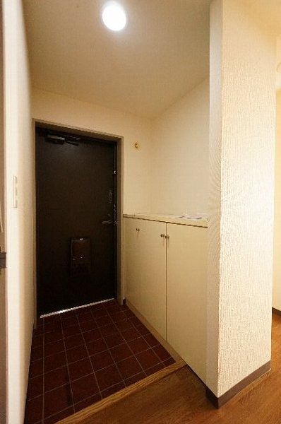 プラムロイヤル原木中山 玄関