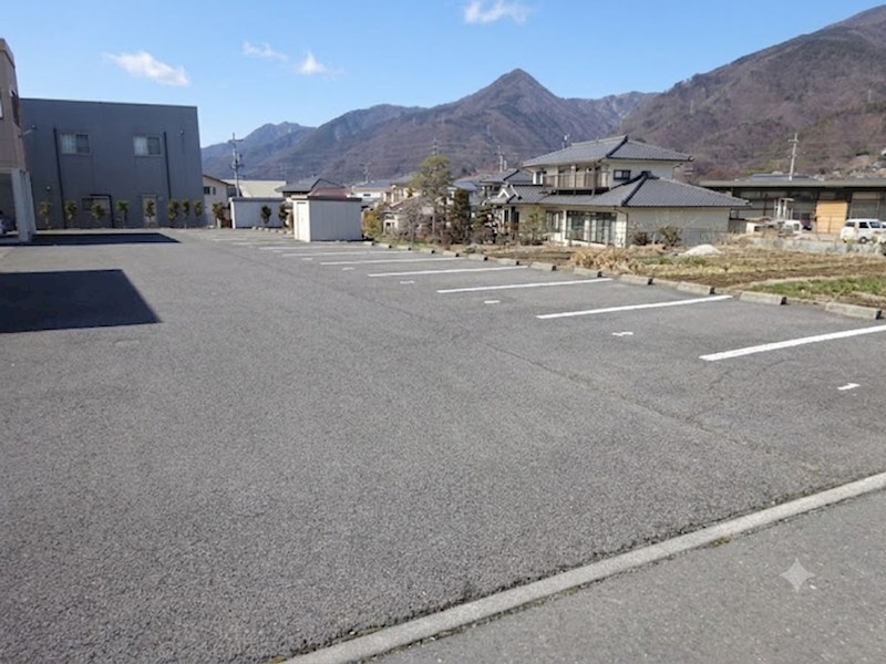 神科マンション 駐車場