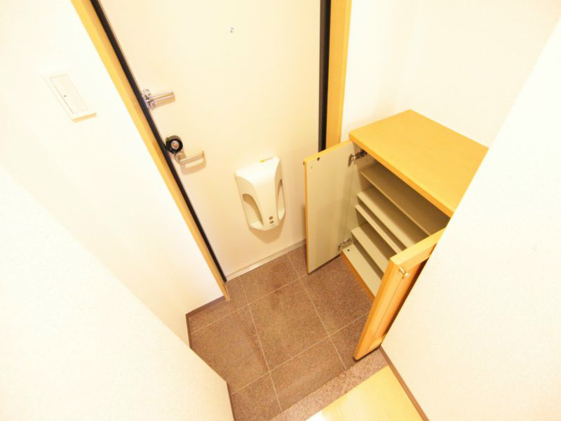 愛知県名古屋市中村区並木１丁目 玄関