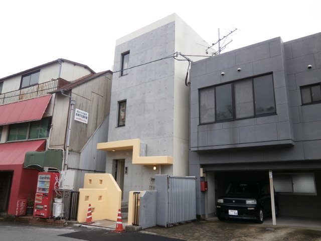 Two　Living（西坂町） 外観