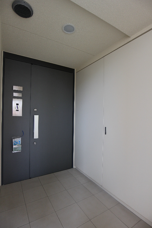 グランドオーク西新レジデンス 玄関