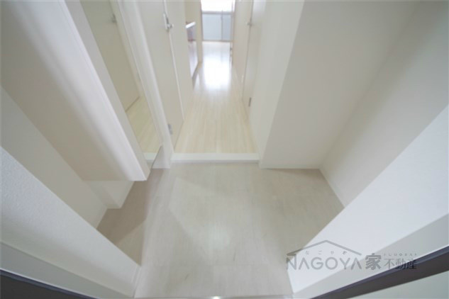 リベルティア 玄関