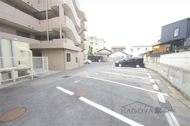 レスカール瑞穂 駐車場
