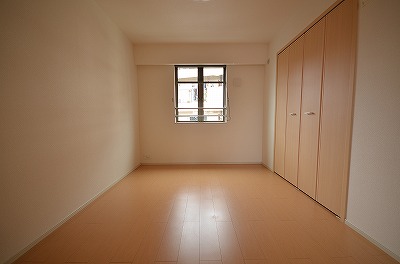 ラインハイム足立山Ｃ棟 ベッドルーム