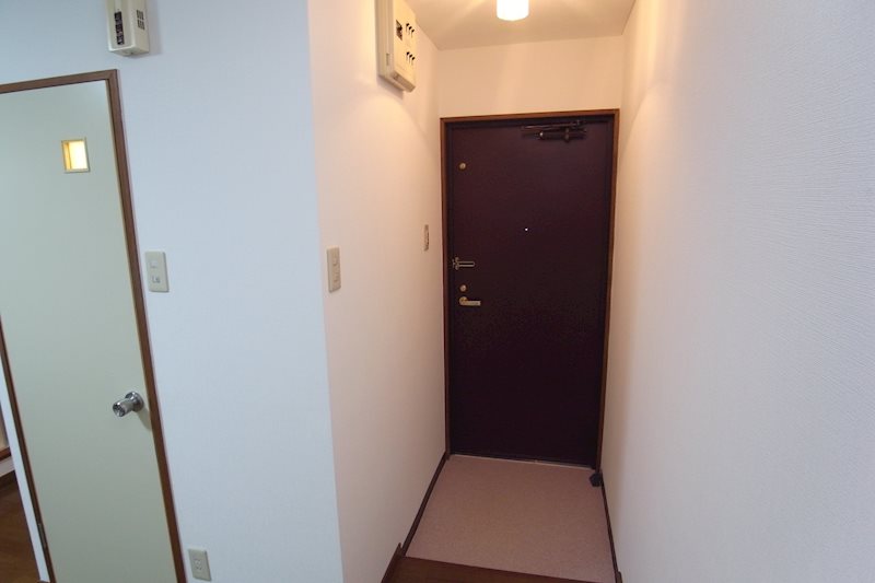 コーポならまち 玄関