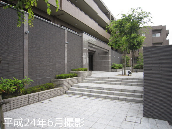愛知県名古屋市千種区鹿子町５丁目 エントランス