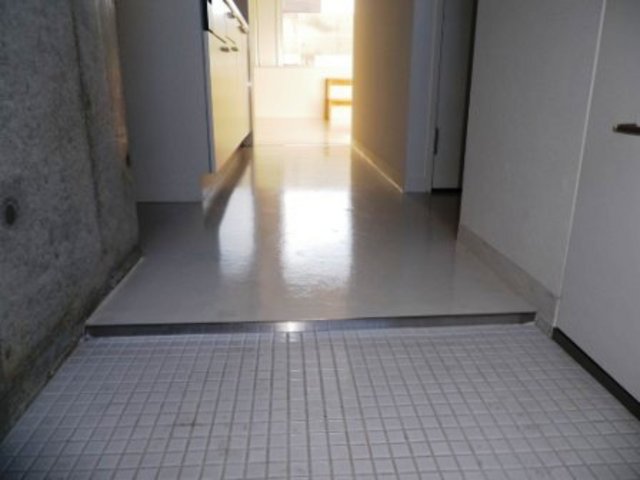 愛知県名古屋市熱田区六番３丁目 玄関