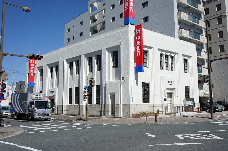 プライムメゾンSJR 銀行