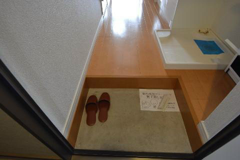 フロール尾頭橋 玄関
