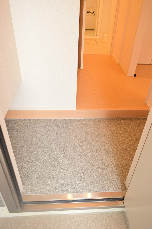 エル・ラヴィーヌ　C 玄関