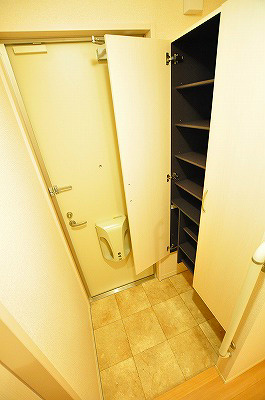 サニーイースト 玄関