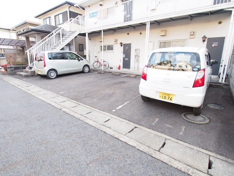 クレール行村 駐車場