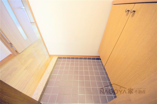 山八第６ビル 玄関