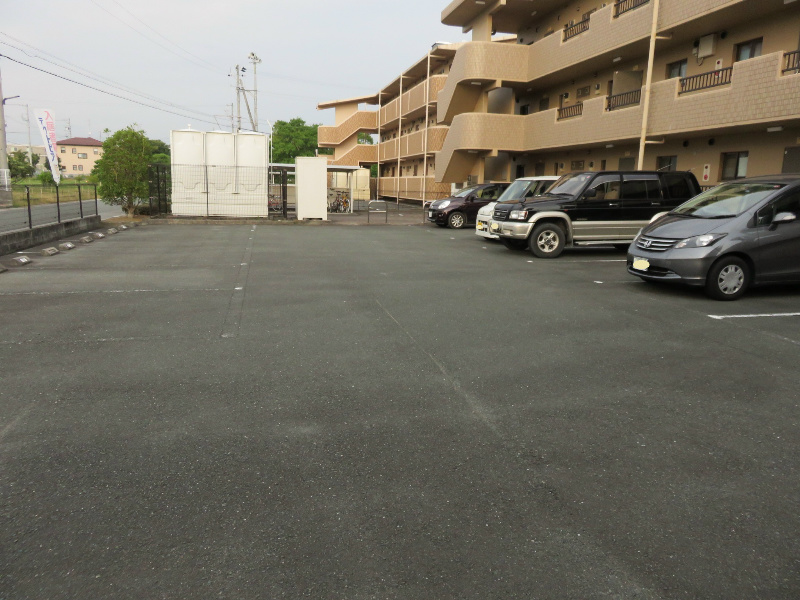 ハッピネス 駐車場