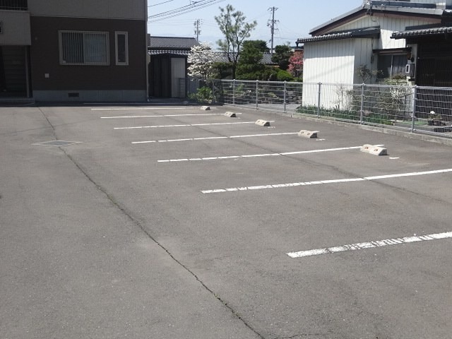 ロックフェニックスＡ 駐車場