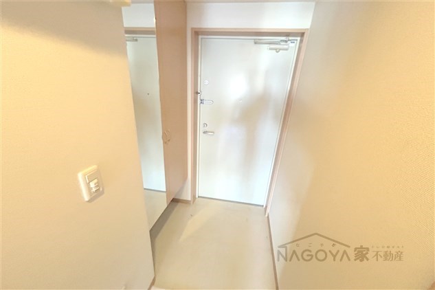 Gramercy Shirakawa Koen 玄関