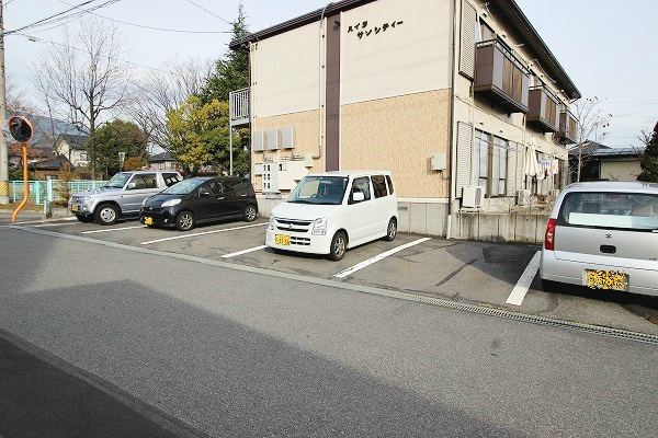 ハイツサンシティ 駐車場