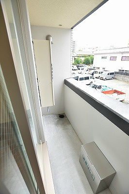 ワイツーアパートメント ベランダ