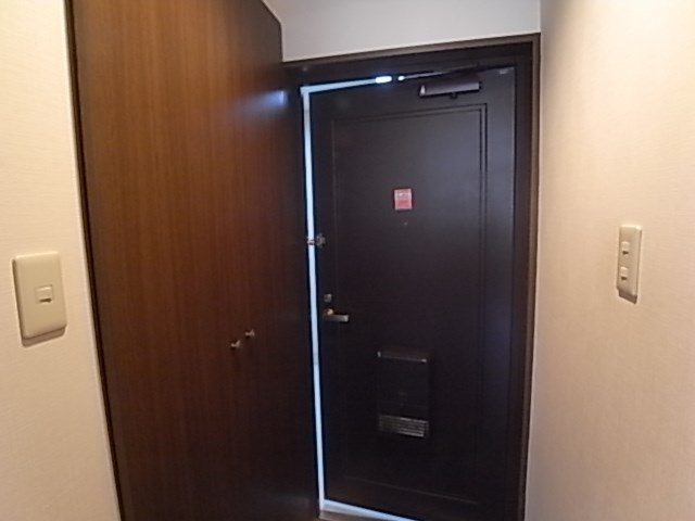 ハイブリッジ日野 玄関