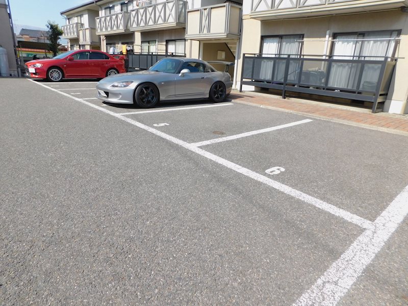 フレグランスアゼリアＡ 駐車場