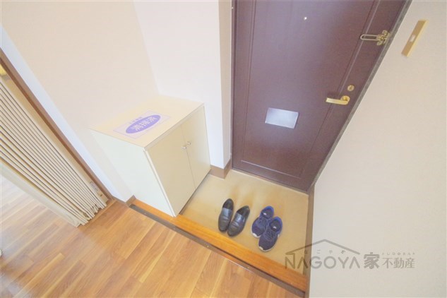 エクセル春岡 玄関