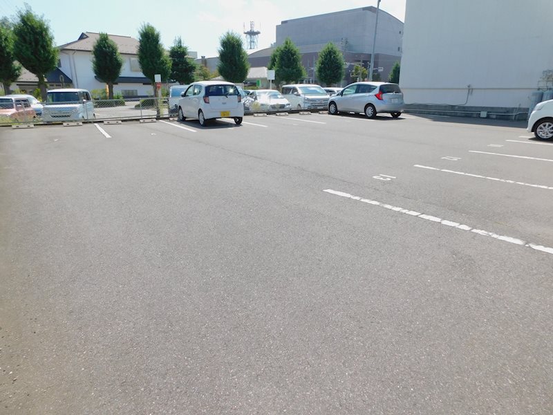 上條ビル 駐車場