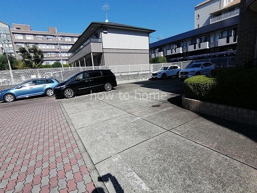 ペレニアルフラックス 駐車場