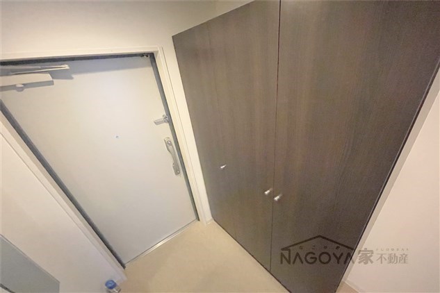 ランドハウス泉 玄関