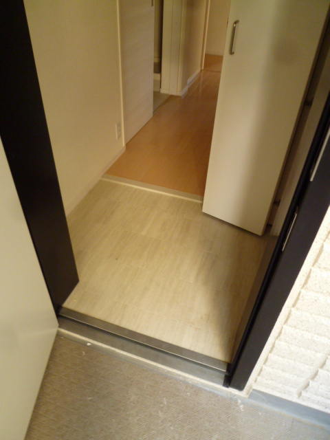 ウェルス本厚木west 玄関