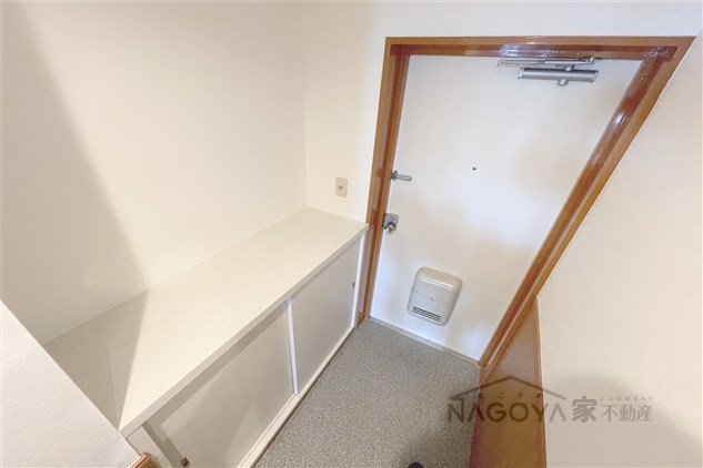 ブラウンハウス 玄関