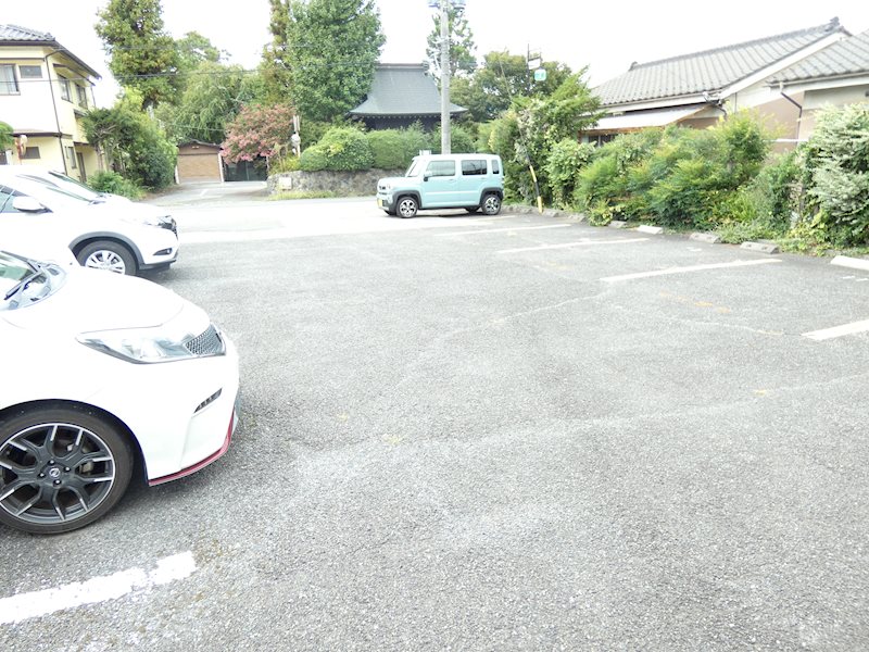 アムール山村 駐車場