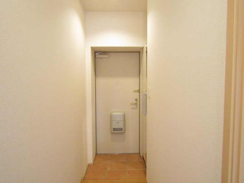 ヌーベル　コリーヌⅡ 玄関