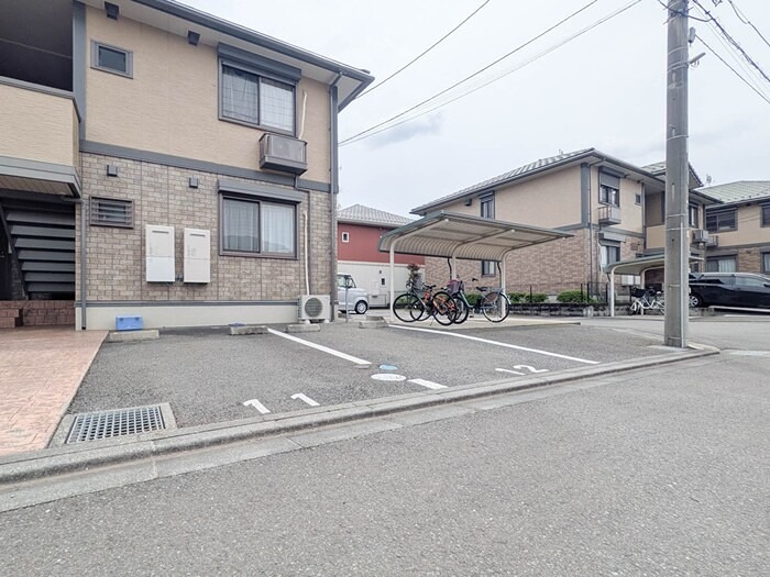 アタラクシアＣ 駐車場
