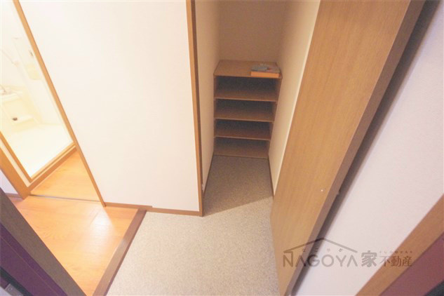 ヴィオレット泉 玄関