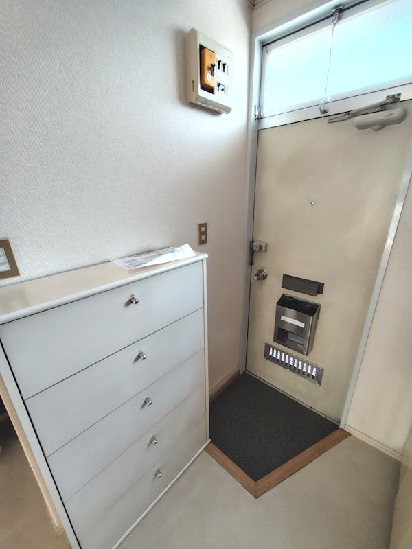 リヴレーヌ弐番館 玄関
