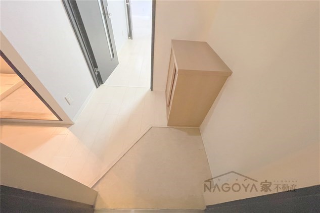 アヴォワール丸の内 玄関