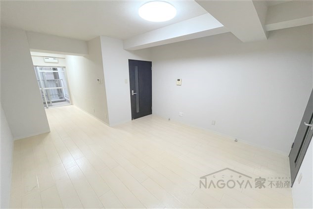 アヴォワール丸の内 リビング