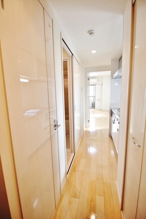 ベルパラーゾ シロカネ 玄関