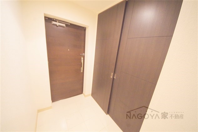 meLiv上前津 玄関