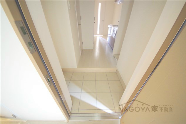 パークフラッツ新栄 玄関