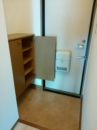 ウィスタリアK 玄関