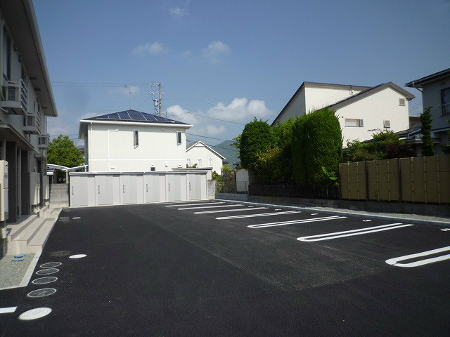 アステール 駐車場